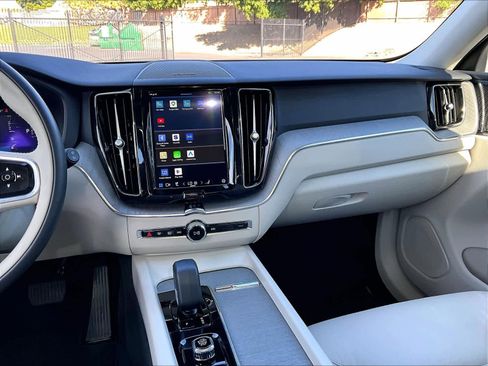 Used 2023 Volvo XC60 T8 Plus w/ Climate Package AWD/4WD image 9