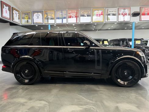 Used 2023 Land Rover Range Rover SE image 4