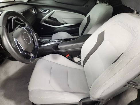 Used 2021 Chevrolet Camaro LT w/ Technology Package image 10