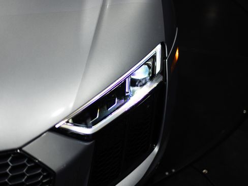 Used 2017 Audi R8 V10 w/ Carbon Exterior Package image 19