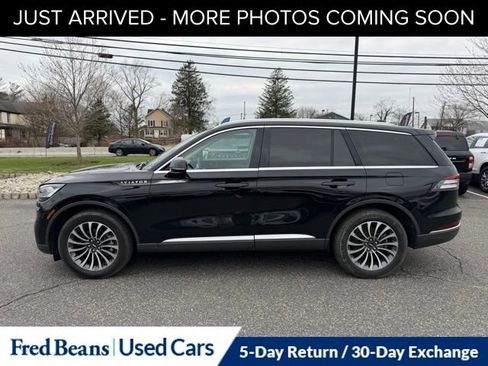 Used 2023 Lincoln Aviator Standard w/ Premium Package image 4