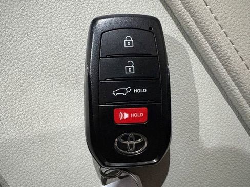 Used 2025 Toyota Grand Highlander AWD Hybrid image 31