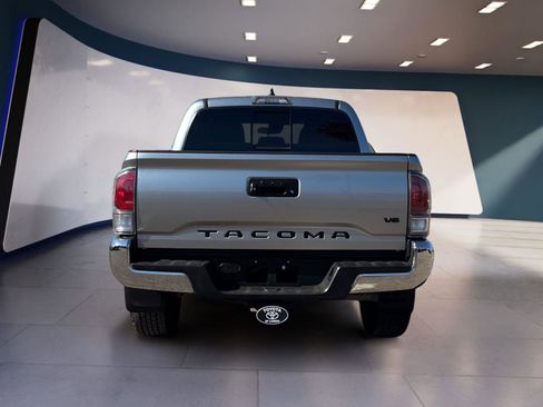 Used 2022 Toyota Tacoma TRD Off-Road image 4