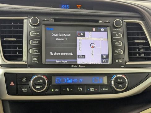 Used 2014 Toyota Highlander Limited w/ Driver Technology Package FWD image 18