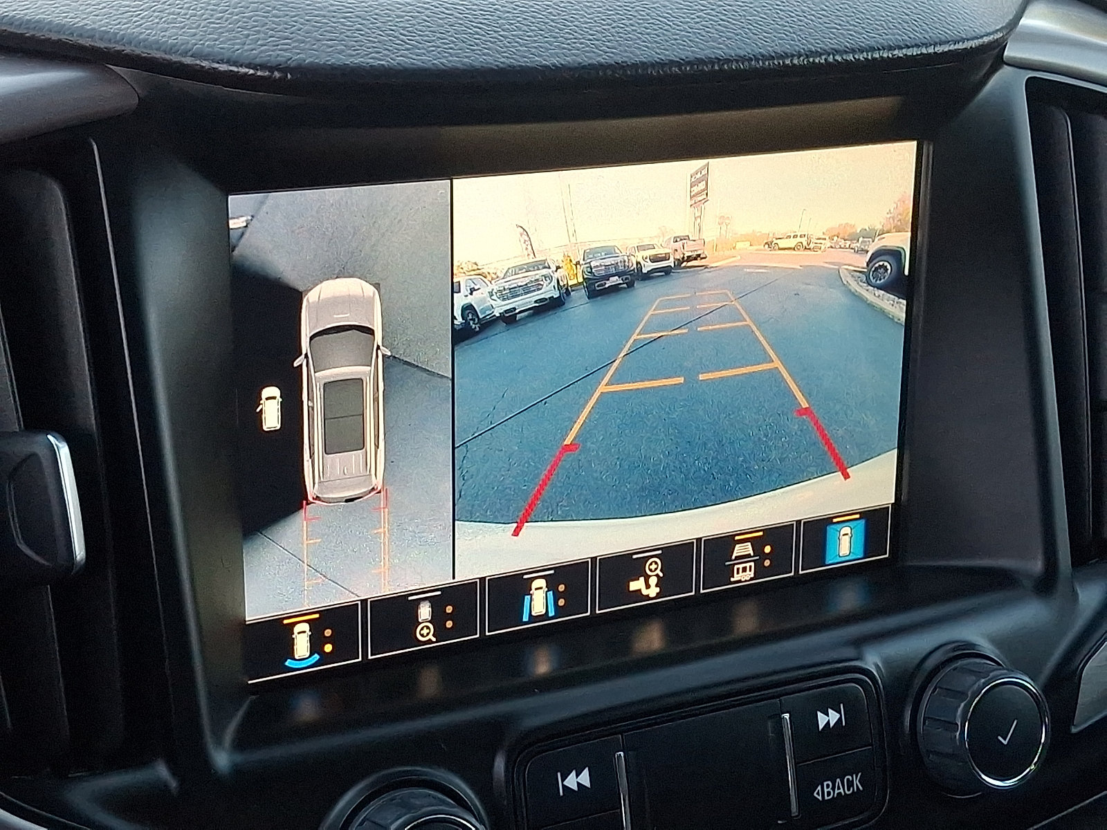 Used 2024 GMC Terrain AT4 w/ Tech Package AWD/4WD image 17