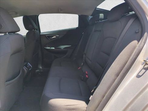 Used 2017 Chevrolet Malibu LT FWD image 16
