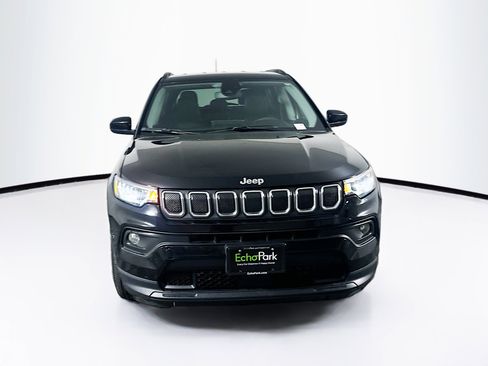 Used 2022 Jeep Compass Latitude image 2