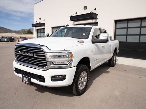 Used 2024 RAM 2500 Laramie AWD/4WD image 3