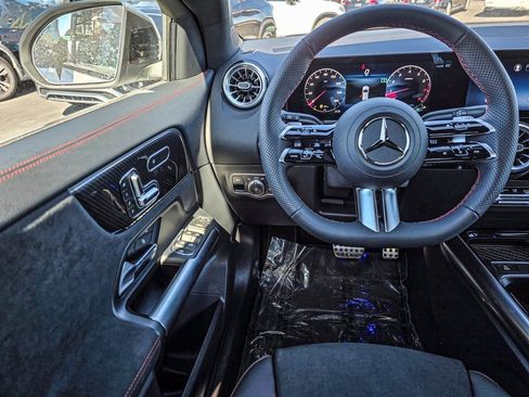 New 2025 Mercedes-Benz GLA 250 4MATIC image 32