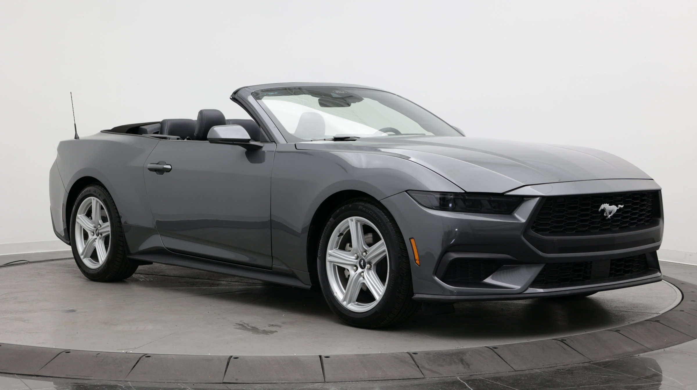 Used 2026 Ford Mustang Premium RWD image 3
