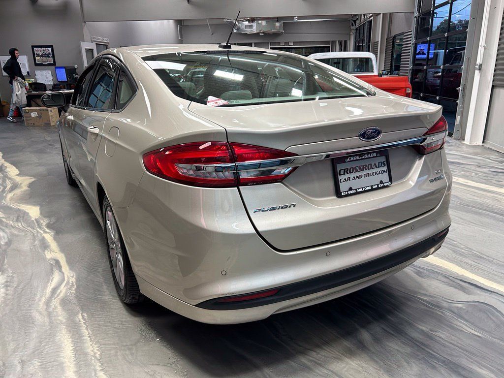 Used 2017 Ford Fusion SE FWD image 29