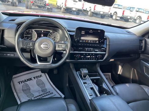 Used 2023 Nissan Pathfinder SL image 16