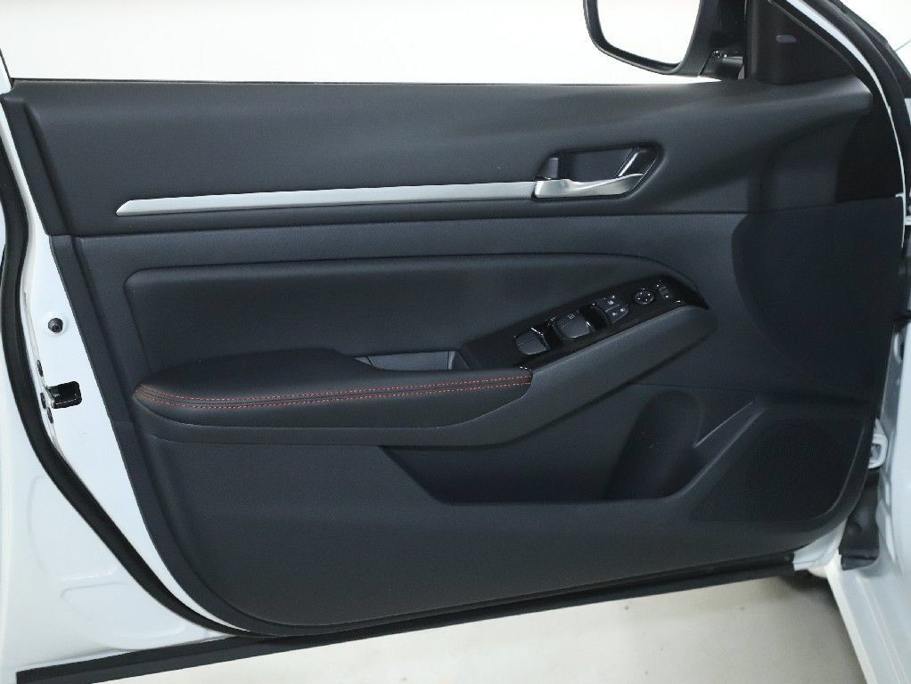 Certified 2025 Nissan Altima 2.5 SR AWD/4WD image 15