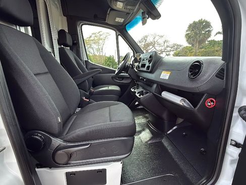 Used 2021 Mercedes-Benz Sprinter 3500 image 17