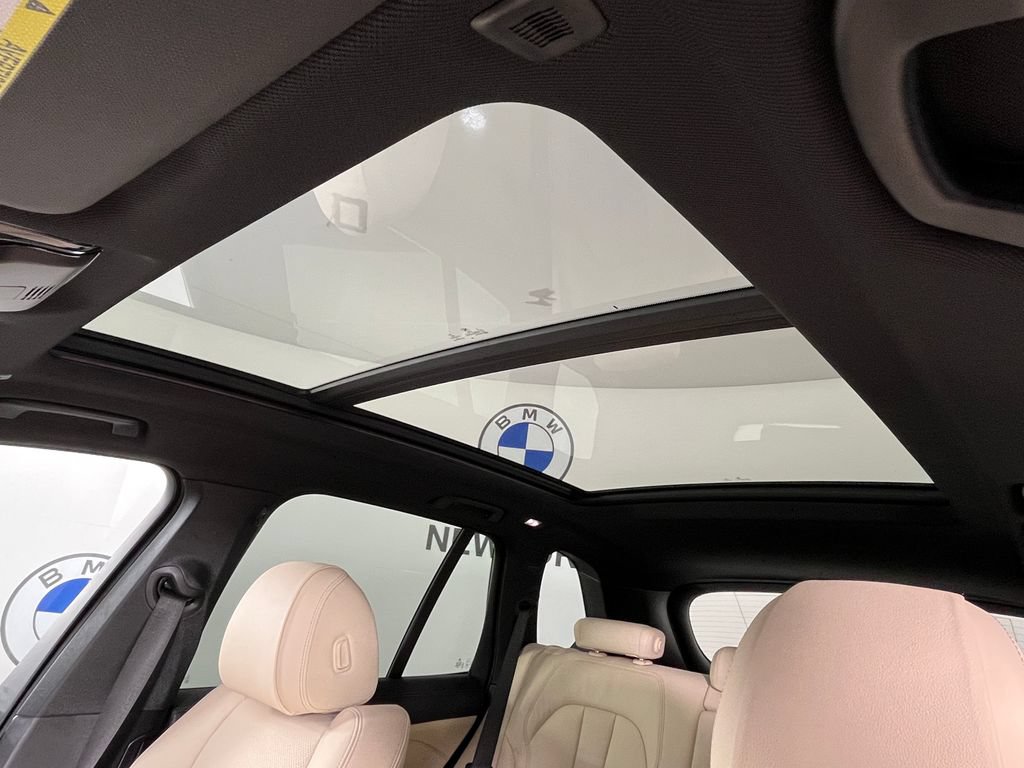 Used 2022 BMW X5 xDrive40i w/ Premium Package AWD/4WD image 27