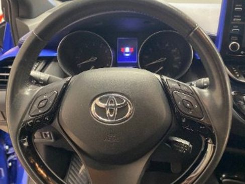 Used 2020 Toyota C-HR XLE image 29