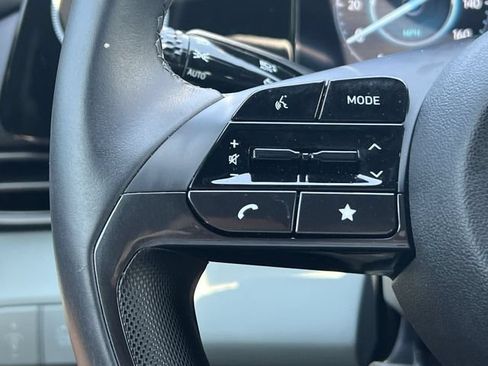Certified 2025 Hyundai Elantra Limited FWD image 31
