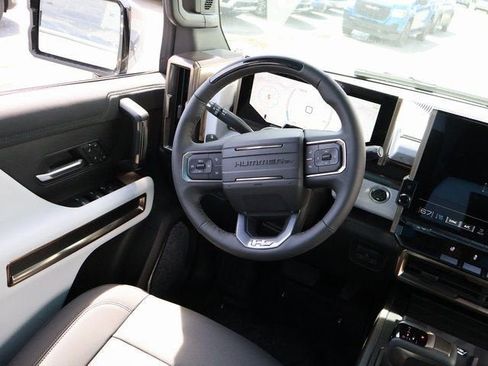 New 2025 GMC Hummer EV 2X w/ LPO, Dark Essentials Package AWD/4WD image 17