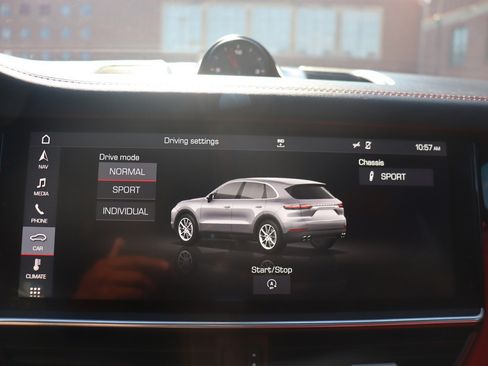 Used 2019 Porsche Cayenne S w/ Premium Plus Package AWD/4WD image 24