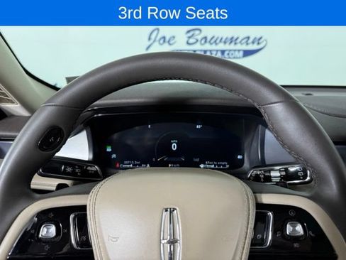 Used 2023 Lincoln Aviator AWD w/ Premium Package image 11