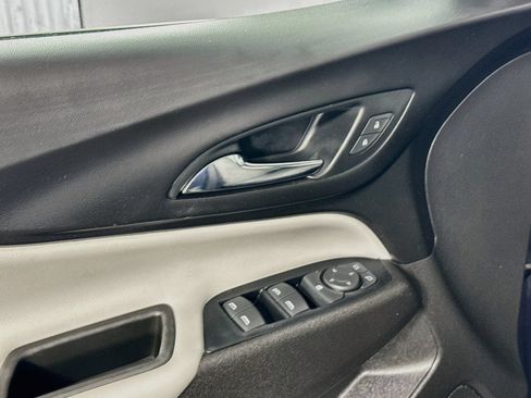 Used 2019 Chevrolet Equinox LS AWD/4WD image 14