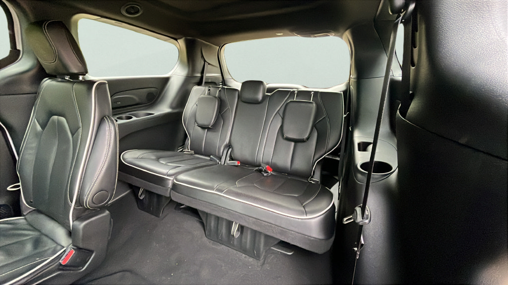 Used 2026 Chrysler Pacifica Limited FWD image 18