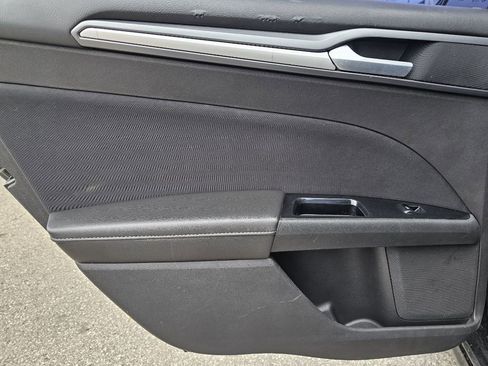 Used 2015 Ford Fusion SE FWD image 32