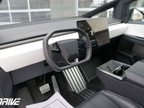 Used 2024 Tesla Cybertruck AWD Crew Cab image 19