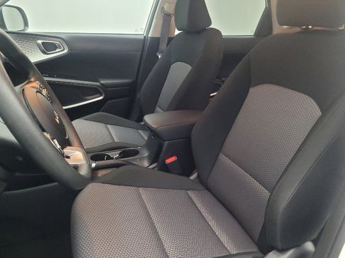 Used 2025 Kia Soul LX w/ LX Technology Package image 17