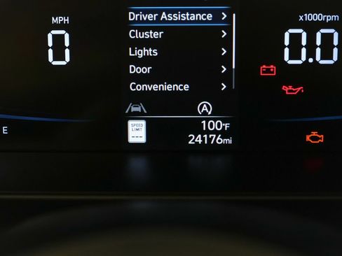 Used 2025 Hyundai Elantra SE FWD image 18