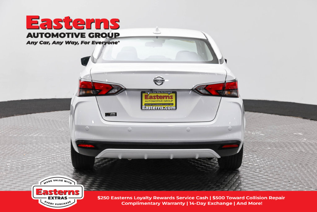 Used 2022 Nissan Versa SV FWD image 7