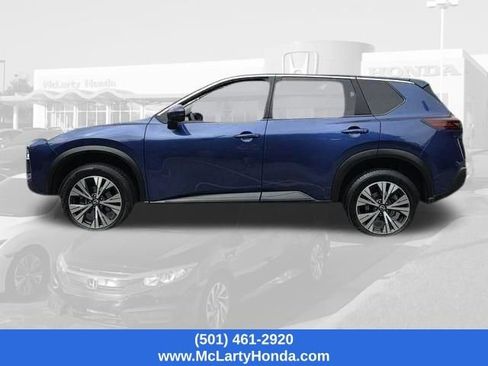 Used 2023 Nissan Rogue SV FWD image 2
