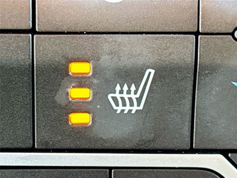 Used 2022 Jeep Wrangler Unlimited Sahara w/ LED Lighting Group image 25