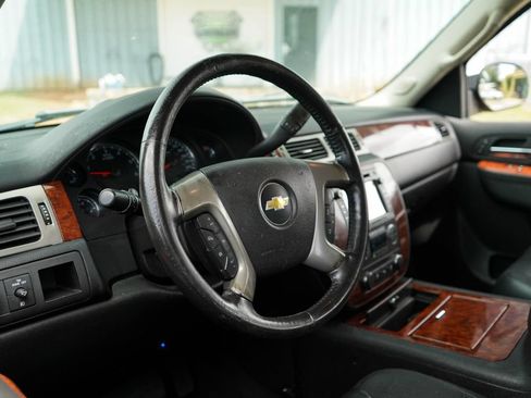 Used 2013 Chevrolet Avalanche LTZ RWD image 6