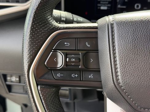 Used 2025 Toyota Tundra Limited AWD/4WD image 19