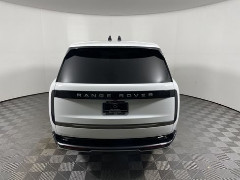 Used 2025 Land Rover Range Rover SE image 4