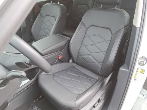 Certified 2025 Volkswagen Atlas SE image 15