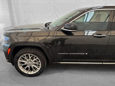 Used 2023 Jeep Grand Cherokee L Summit w/ Advanced Protech Group IV AWD/4WD image 3
