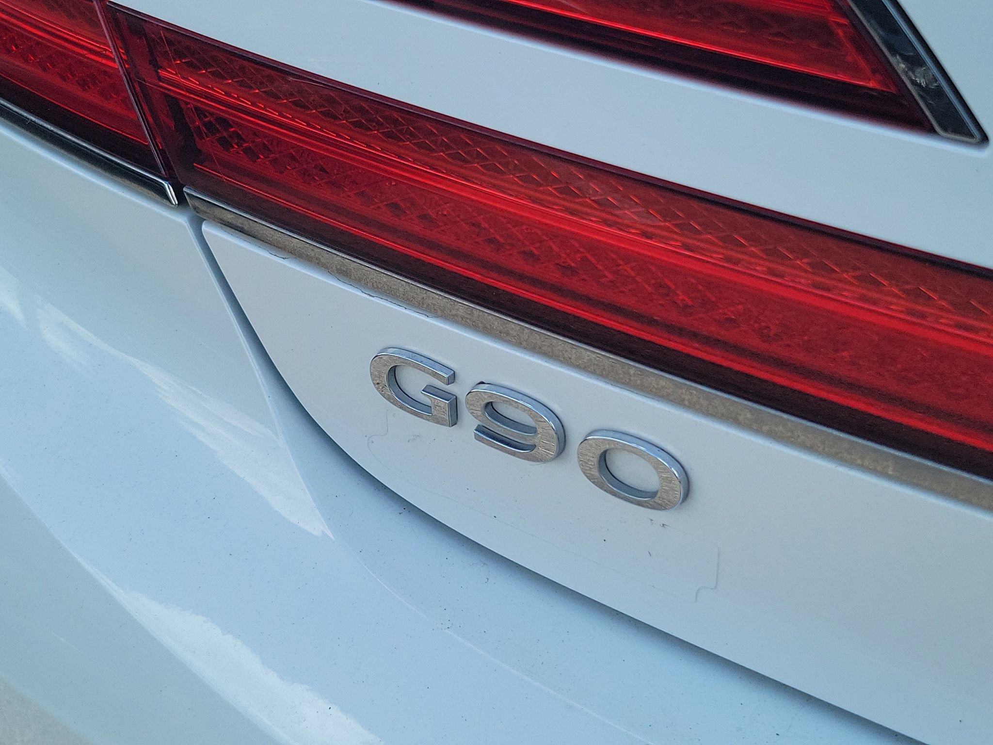 Used 2020 Genesis G90 3.3T Premium RWD image 10