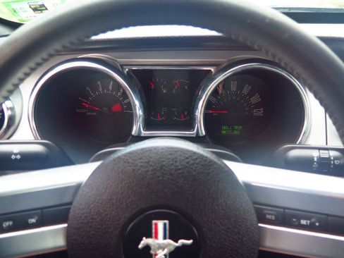Used 2005 Ford Mustang Premium RWD image 9