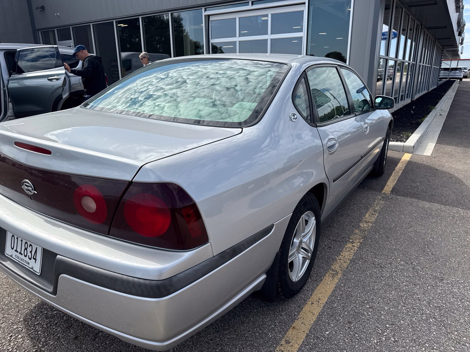 Used 2001 Chevrolet Impala w/ Preferred Equipment Group FWD image 6