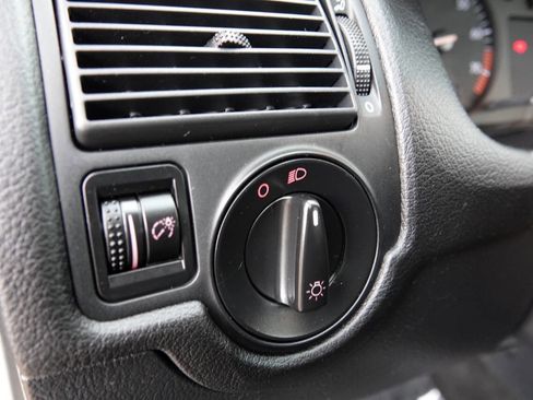 Used 2005 Volkswagen Golf GL image 48