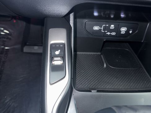 Used 2024 Kia Sorento S image 23