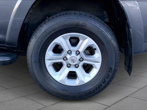 Used 2022 Toyota 4Runner SR5 Premium image 10