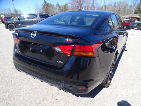 Used 2024 Nissan Altima 2.5 SR AWD w/ Premium Package image 10