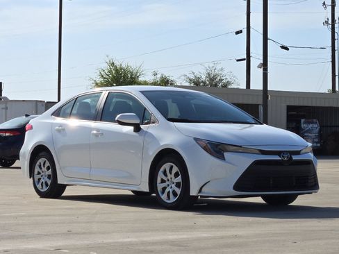Certified 2025 Toyota Corolla LE FWD image 7