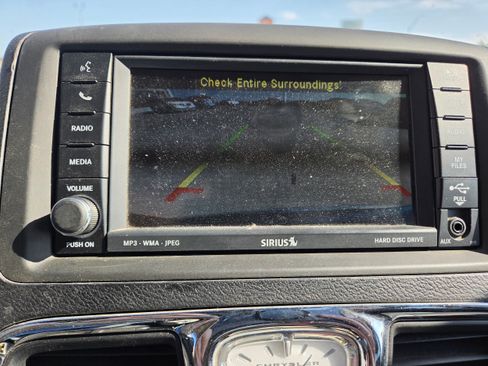 Used 2011 Chrysler Town & Country Touring-L w/ Driver Convenience Group FWD image 14