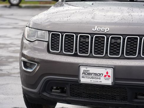 Used 2019 Jeep Grand Cherokee Laredo AWD/4WD image 9