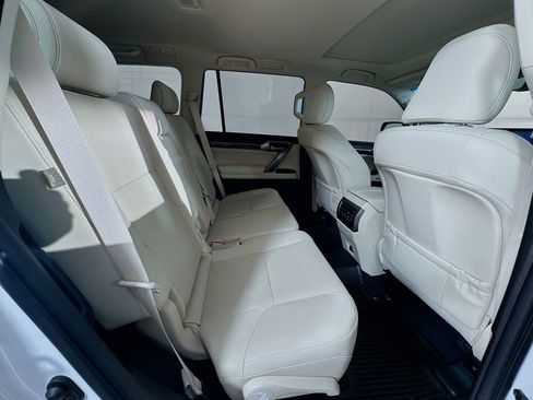 Used 2023 Lexus GX 460 Premium w/ Premium Package image 34