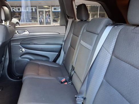 Used 2019 Jeep Grand Cherokee Laredo image 11